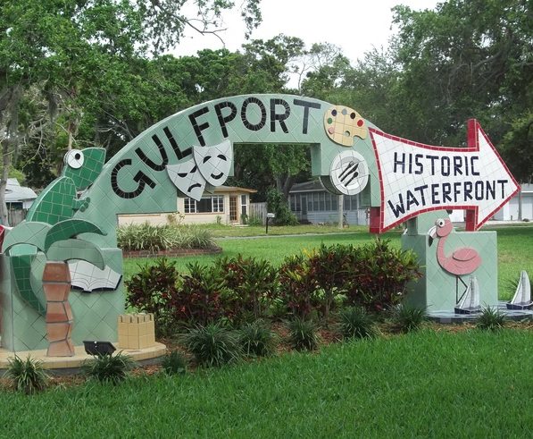 Gulfport Florida homeowner selling vintage cottage fast without agent commissions